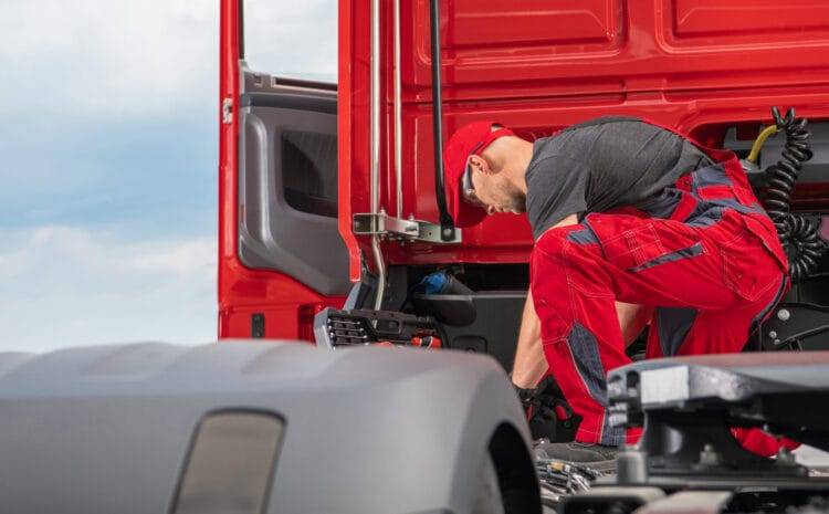 How to Handle Common Roadside Truck Repairs